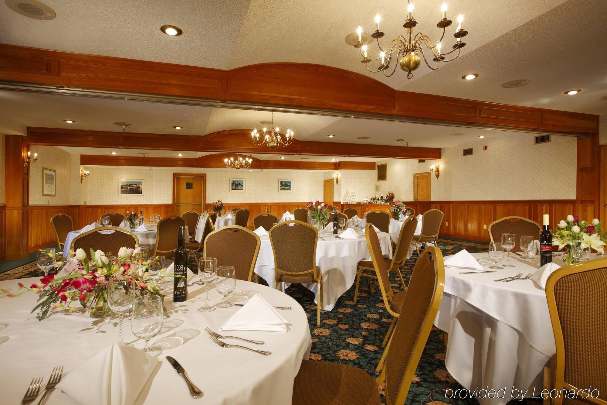 Golden Arrow Lakeside Resort Лейк-Плэсид Ресторан фото